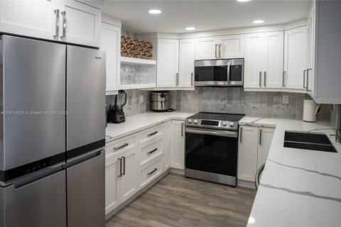 Condominio en venta en Hollywood, Florida, 1 dormitorio, 77.29 m2 № 1974579 - foto 3