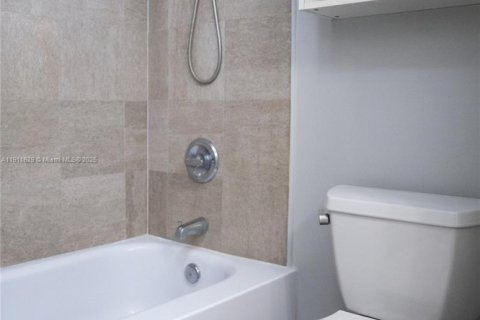 Condominio en venta en Hollywood, Florida, 1 dormitorio, 77.29 m2 № 1974579 - foto 12