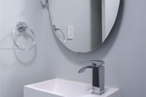 Condominio en venta en Hollywood, Florida, 1 dormitorio, 77.29 m2 № 1974579 - foto 9