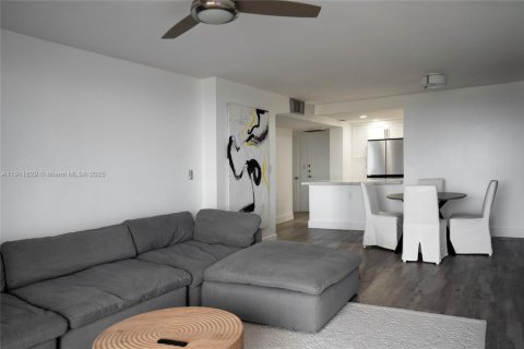 Condominio en venta en Hollywood, Florida, 1 dormitorio, 77.29 m2 № 1974579 - foto 1