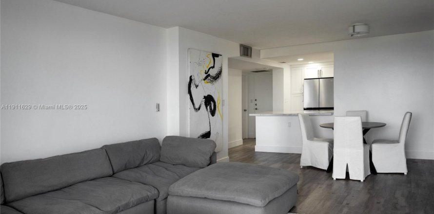 Condominio en Hollywood, Florida, 1 dormitorio  № 1974579