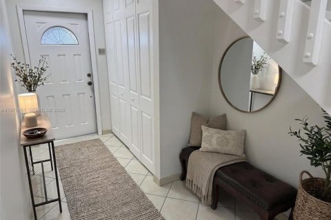 Touwnhouse à vendre à Miami, Floride: 3 chambres, 147.9 m2 № 2033544 - photo 4