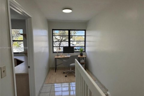 Touwnhouse à vendre à Miami, Floride: 3 chambres, 147.9 m2 № 2033544 - photo 8