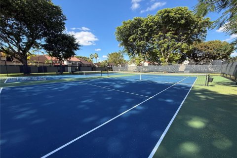 Touwnhouse à vendre à Miami, Floride: 3 chambres, 147.9 m2 № 2033544 - photo 21