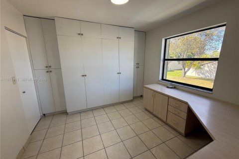 Touwnhouse à vendre à Miami, Floride: 3 chambres, 147.9 m2 № 2033544 - photo 14