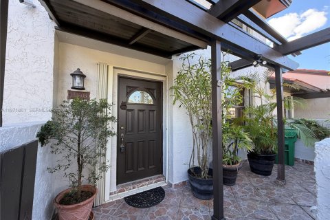 Touwnhouse à vendre à Miami, Floride: 3 chambres, 147.9 m2 № 2033544 - photo 3