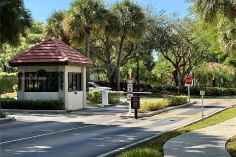 Touwnhouse à vendre à Miami, Floride: 3 chambres, 147.9 m2 № 2033544 - photo 18