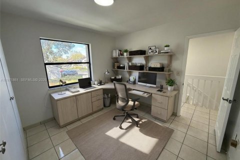 Touwnhouse à vendre à Miami, Floride: 3 chambres, 147.9 m2 № 2033544 - photo 13