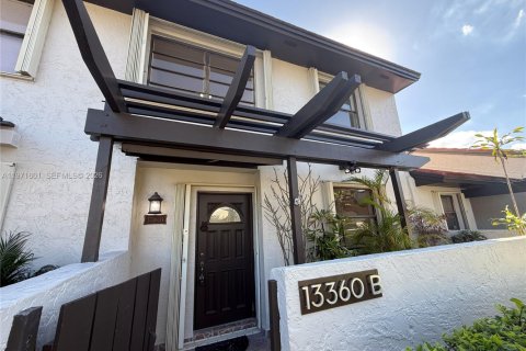 Touwnhouse à vendre à Miami, Floride: 3 chambres, 147.9 m2 № 2033544 - photo 2