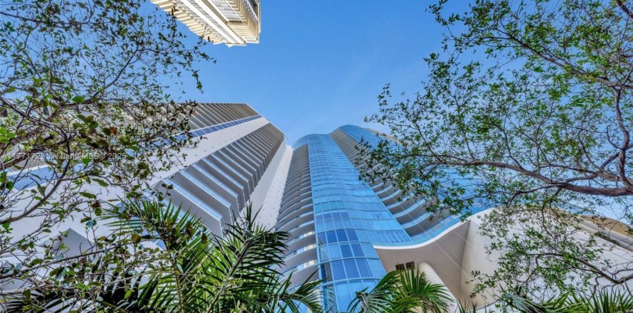 Condominio en Fort Lauderdale, Florida, 2 dormitorios  № 1711467
