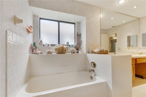 Casa en venta en Tampa, Florida, 3 dormitorios, 218.32 m2 № 1914703 - foto 18