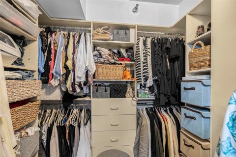 Condo in Aventura, Florida, 2 bedrooms  № 1972000 - photo 22