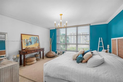 Condo in Aventura, Florida, 2 bedrooms  № 1972000 - photo 18