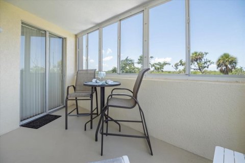 Condo in Palmetto, Florida, 3 bedrooms № 2304500 - photo 18