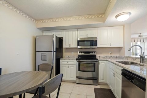 Condo in Palmetto, Florida, 3 bedrooms № 2304500 - photo 14