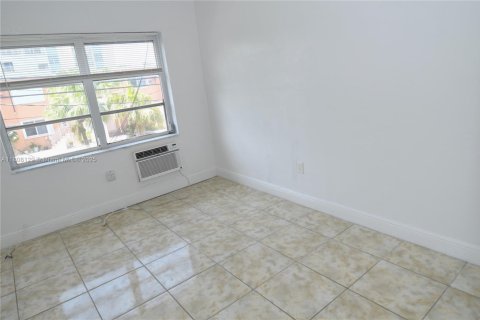 Condominio en venta en Miami, Florida, 1 dormitorio, 53.88 m2 № 1875470 - foto 13