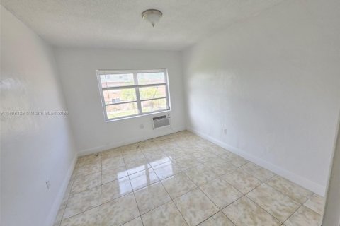 Condominio en venta en Miami, Florida, 1 dormitorio, 53.88 m2 № 1875470 - foto 11