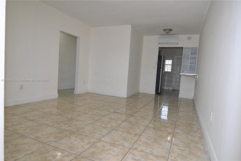 Condominio en venta en Miami, Florida, 1 dormitorio, 53.88 m2 № 1875470 - foto 2
