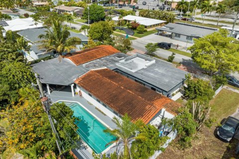 Casa en venta en Miami, Florida, 5 dormitorios, 286.79 m2 № 1096197 - foto 1