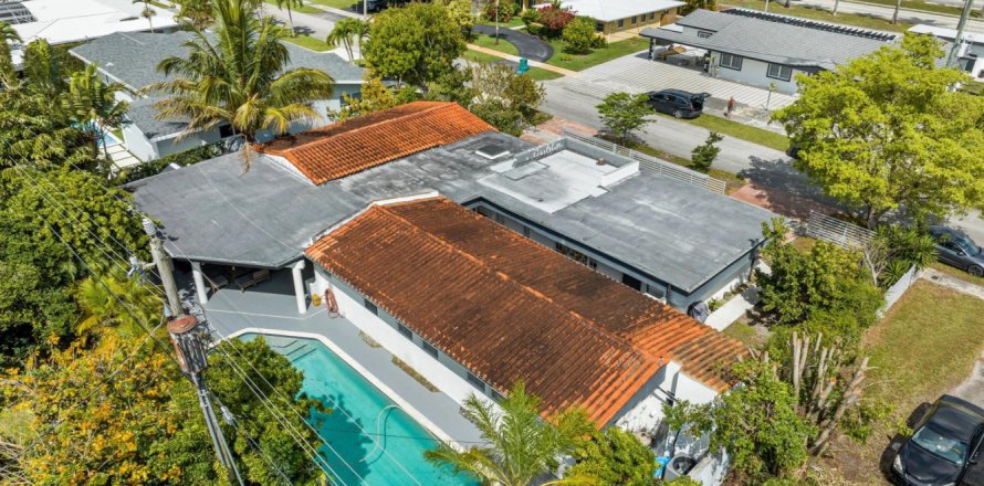 Casa en Miami, Florida 5 dormitorios, 286.79 m2 № 1096197