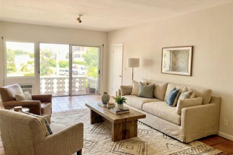 Condo in Bay Harbor Islands, Florida, 2 bedrooms  № 2343713