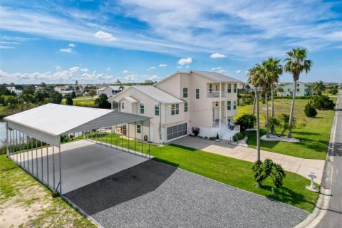House in Hernando Beach, Florida 3 bedrooms, 205.31 sq.m. № 1808725 - photo 2