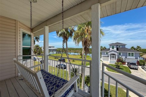House in Hernando Beach, Florida 3 bedrooms, 205.31 sq.m. № 1808725 - photo 28