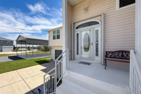 House in Hernando Beach, Florida 3 bedrooms, 205.31 sq.m. № 1808725 - photo 5