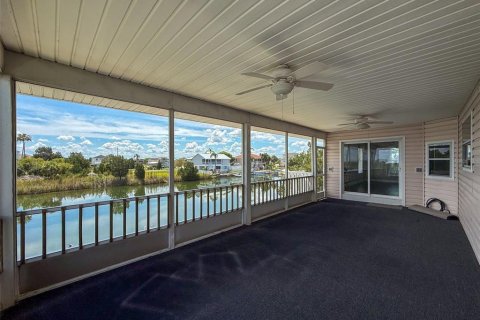 House in Hernando Beach, Florida 3 bedrooms, 205.31 sq.m. № 1808725 - photo 20