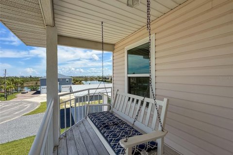 House in Hernando Beach, Florida 3 bedrooms, 205.31 sq.m. № 1808725 - photo 29
