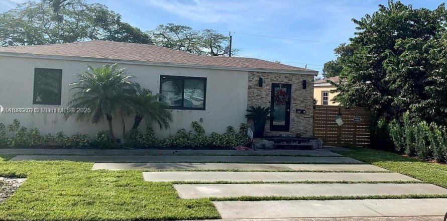 Villa ou maison à Miami Springs, Floride 2 chambres, 95.41 m2 № 1940265