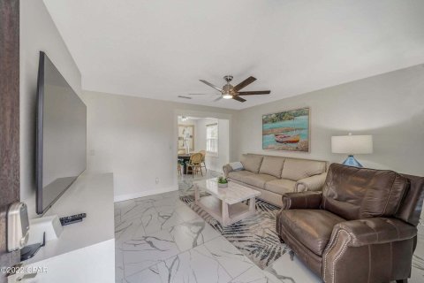 House in Panama City, Florida 3 bedrooms, 92.9 sq.m. № 559715 - photo 1