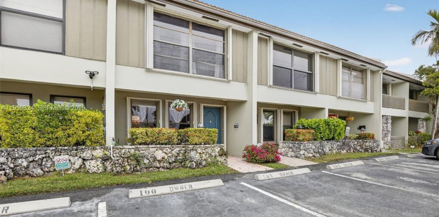 Кондоминиум с 2 спальнями в Форт-Лодердейл, Флорида № 2007710