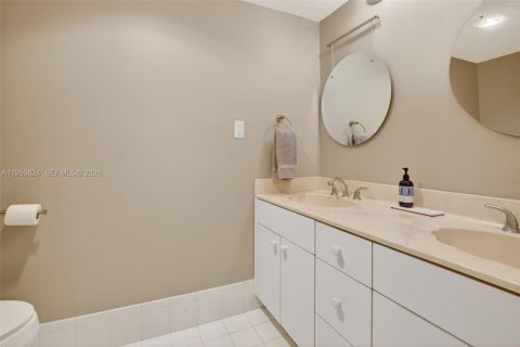 Купить кондоминиум в Форт-Лодердейл, Флорида 2 спальни, 123.56м2, № 2007710 - фото 23