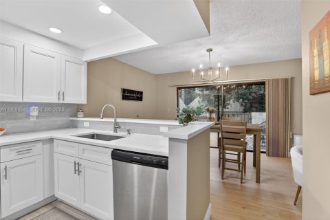 Купить кондоминиум в Форт-Лодердейл, Флорида 2 спальни, 123.56м2, № 2007710 - фото 11