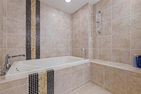 Купить кондоминиум в Сент-Питерсберг, Флорида 9 комнат, 180.69м2, № 1772075 - фото 23