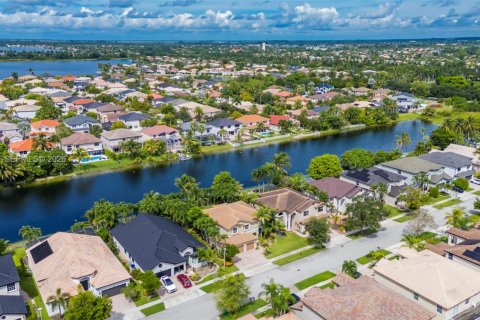 Casa en venta en Miramar, Florida, 4 dormitorios, 273.6 m2 № 2384632 - foto 27