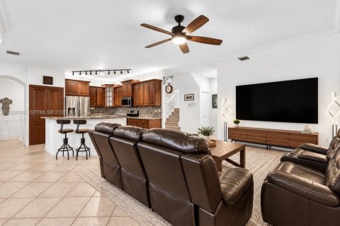 Casa en venta en Miramar, Florida, 4 dormitorios, 273.6 m2 № 2384632 - foto 7