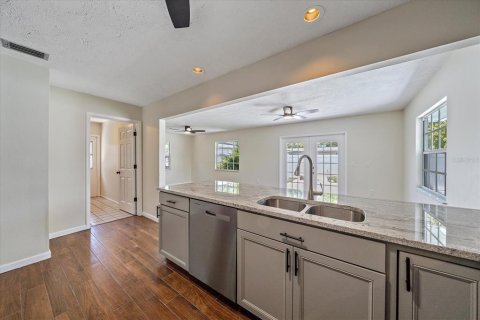 Villa ou maison à vendre à Sarasota, Floride: 3 chambres, 131.55 m2 № 1755452 - photo 13