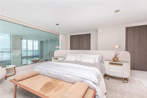 Condominio en alquiler en Miami, Florida, 4 dormitorios, 371.14 m2 № 2026997 - foto 29