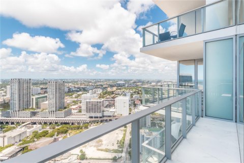 Condominio en alquiler en Miami, Florida, 4 dormitorios, 371.14 m2 № 2026997 - foto 20