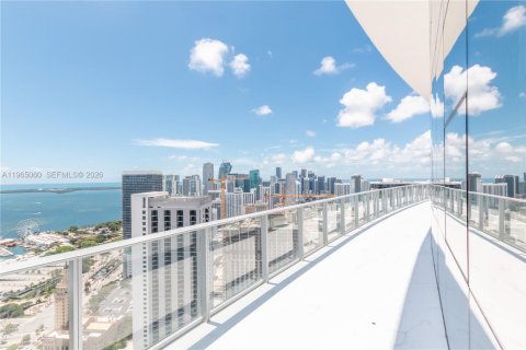 Condominio en alquiler en Miami, Florida, 4 dormitorios, 371.14 m2 № 2026997 - foto 24