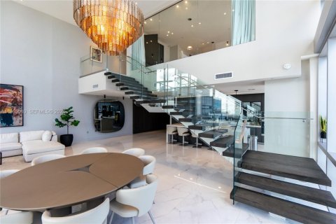 Condominio en alquiler en Miami, Florida, 4 dormitorios, 371.14 m2 № 2026997 - foto 4