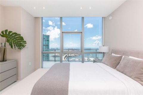 Condominio en alquiler en Miami, Florida, 4 dormitorios, 371.14 m2 № 2026997 - foto 9
