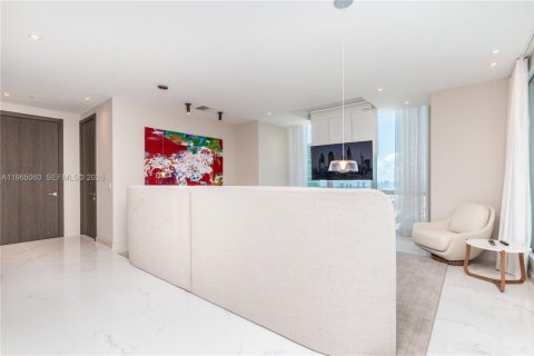 Condominio en alquiler en Miami, Florida, 4 dormitorios, 371.14 m2 № 2026997 - foto 26