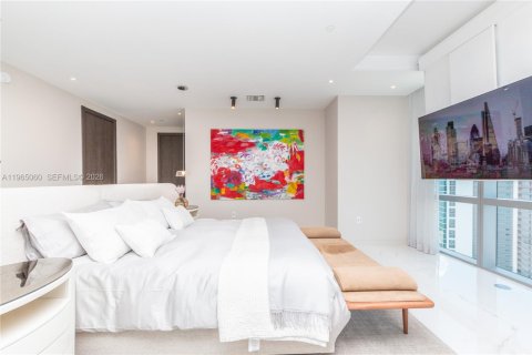 Condominio en alquiler en Miami, Florida, 4 dormitorios, 371.14 m2 № 2026997 - foto 27