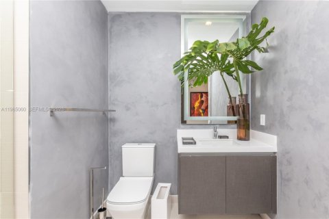 Condominio en alquiler en Miami, Florida, 4 dormitorios, 371.14 m2 № 2026997 - foto 19