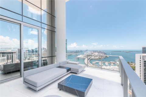 Condominio en alquiler en Miami, Florida, 4 dormitorios, 371.14 m2 № 2026997 - foto 3