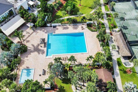 Casa en venta en West Palm Beach, Florida, 2 dormitorios, 192.21 m2 № 1071320 - foto 1