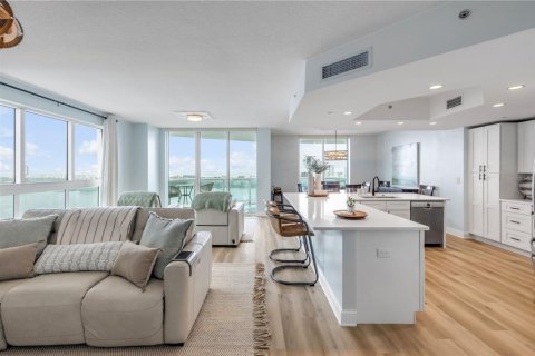 Condominio en venta en Holly Hill, Florida, 3 dormitorios, 208.01 m2 № 1837625 - foto 2